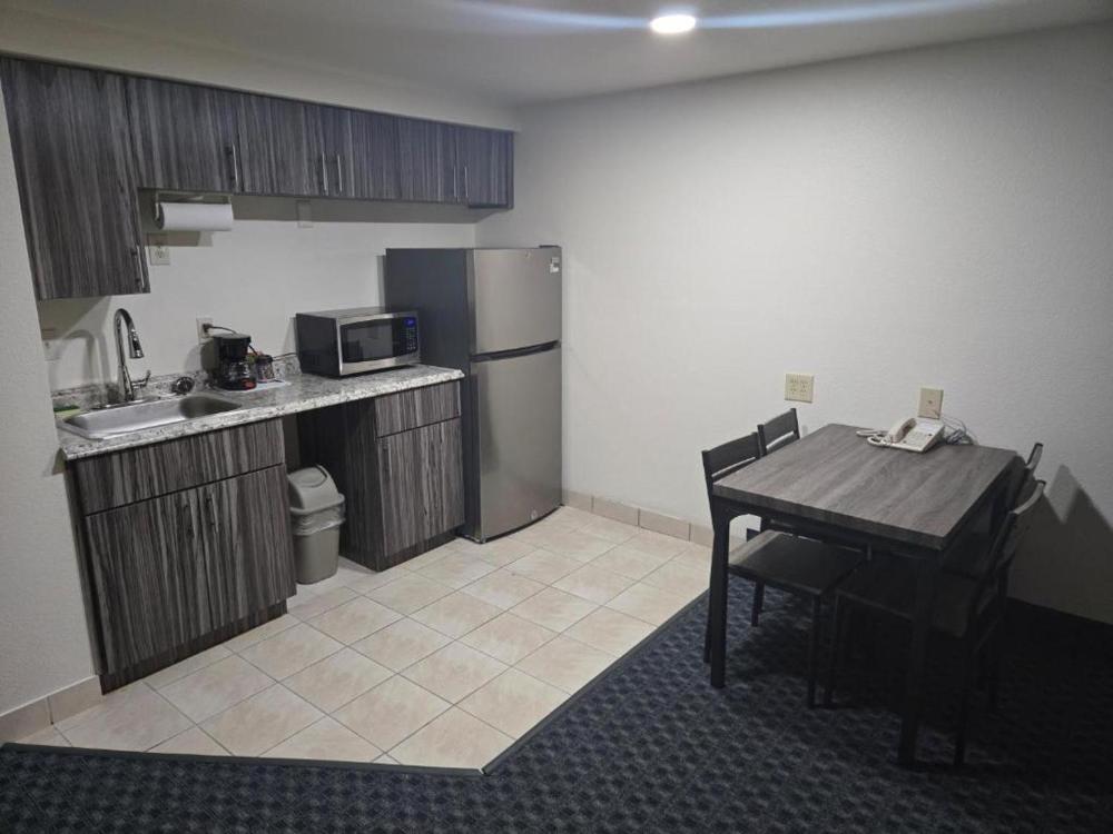 Deluxe Queen Suite interior